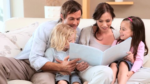 L’importanza di leggere per, e ai, nostri bambini. – di Angelica Loredana Anton
